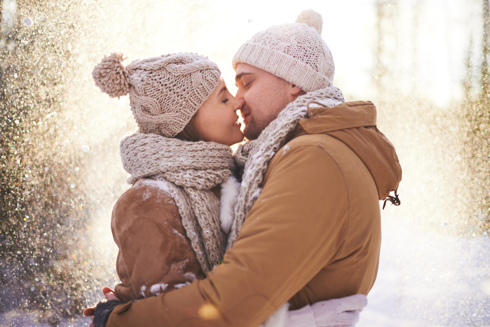 Kiss in snowfall