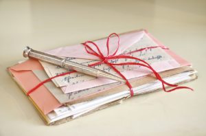 liebesbrief paket, gebündelt mit stift