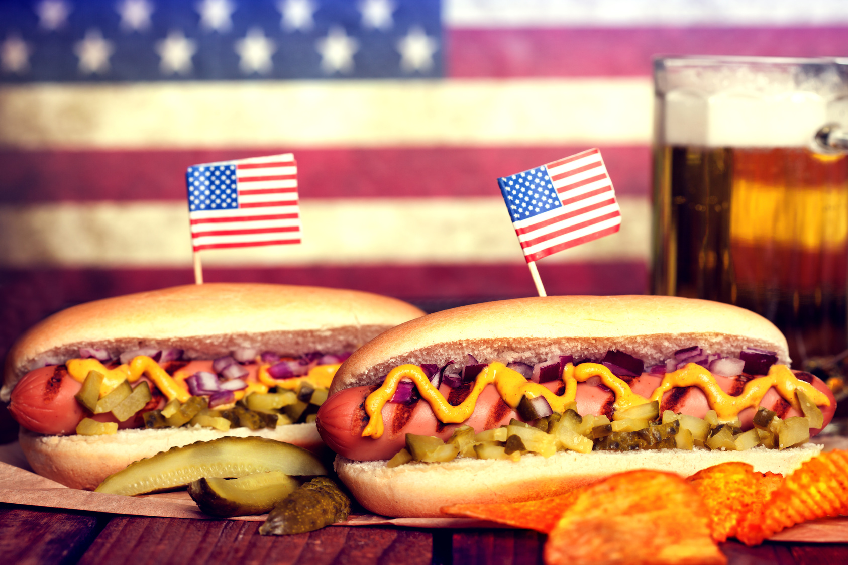 4th of July Picnic Table – Hot Dogs