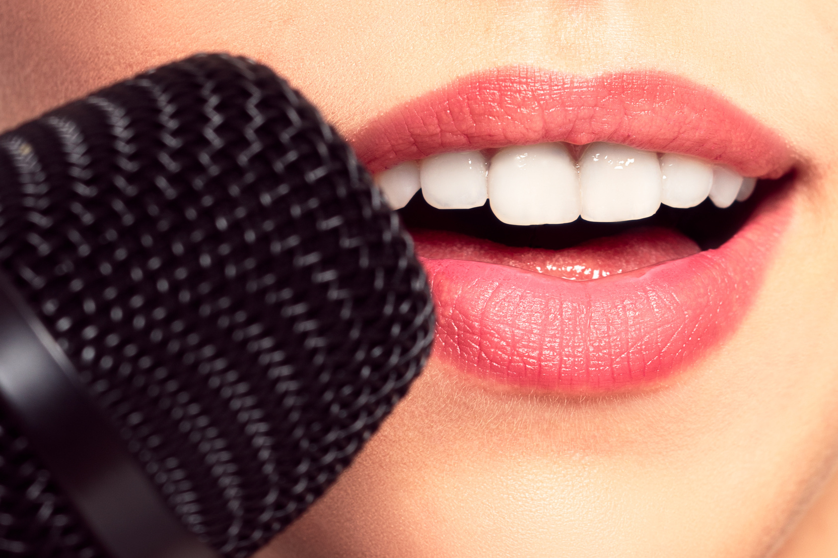 Girl singing to the microphone – closeup – lips