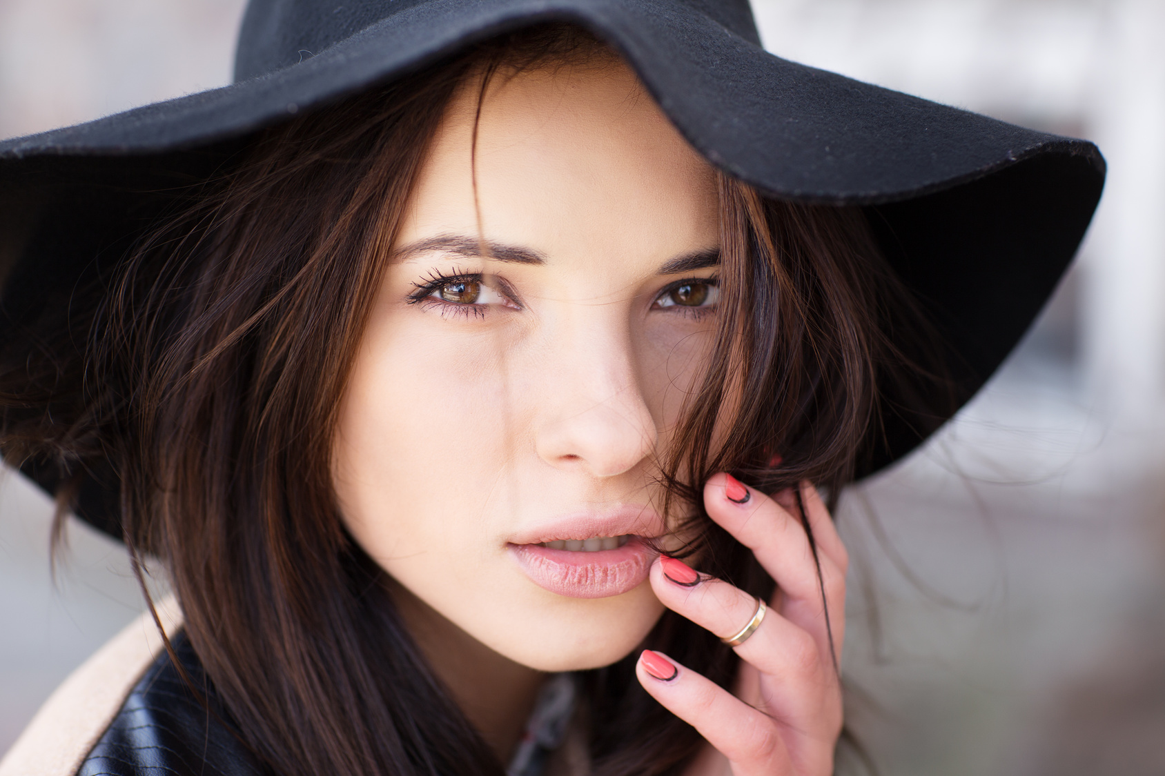 Attractive young woman in hat outdoor