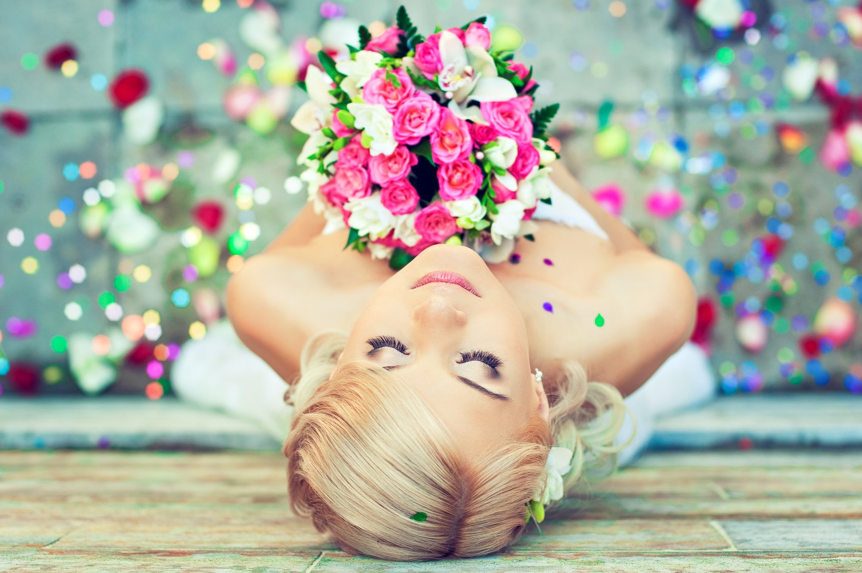 Beautiful blonde bride with a bouquet of flowers