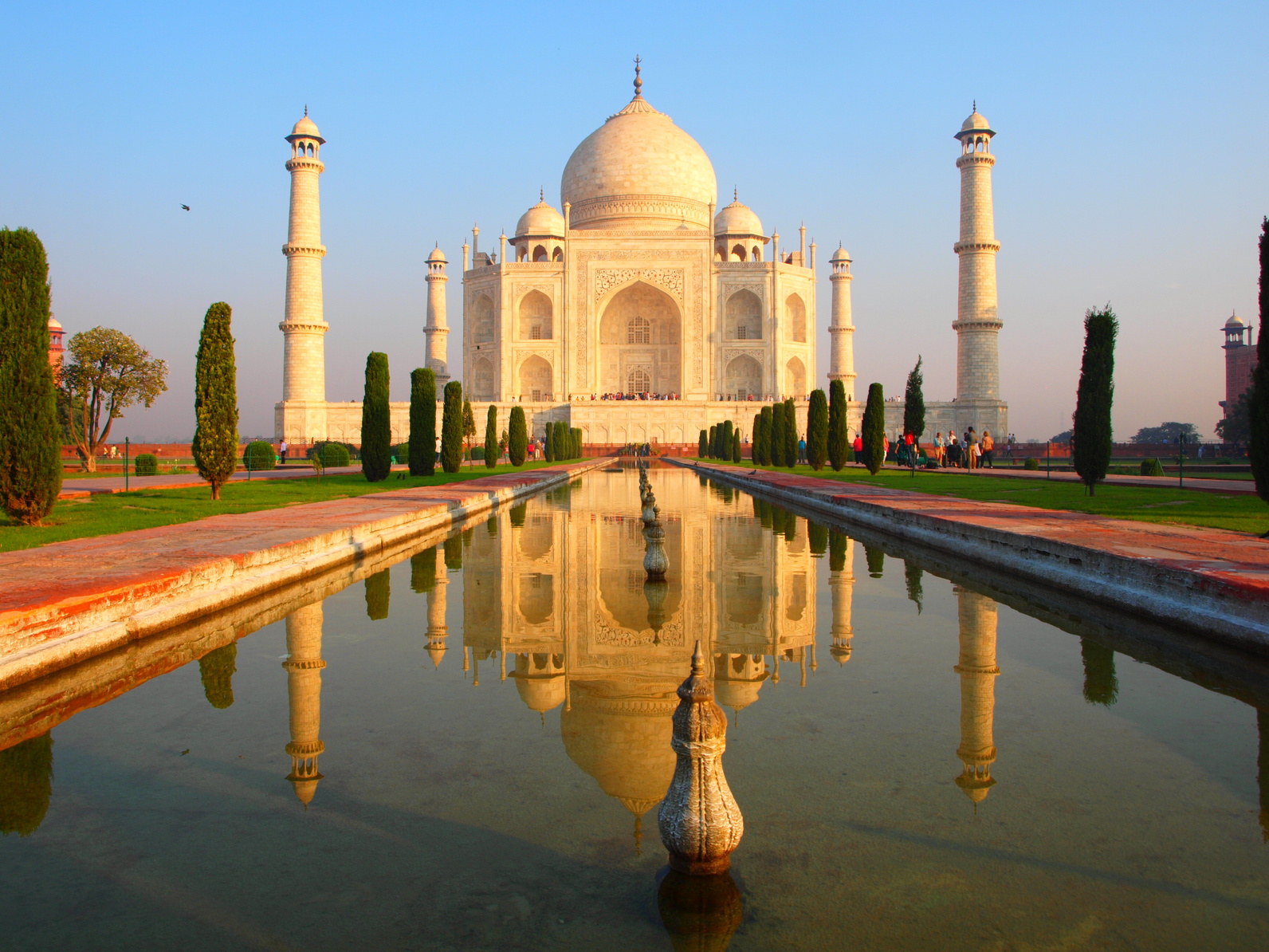 Taj mahal at sunrise