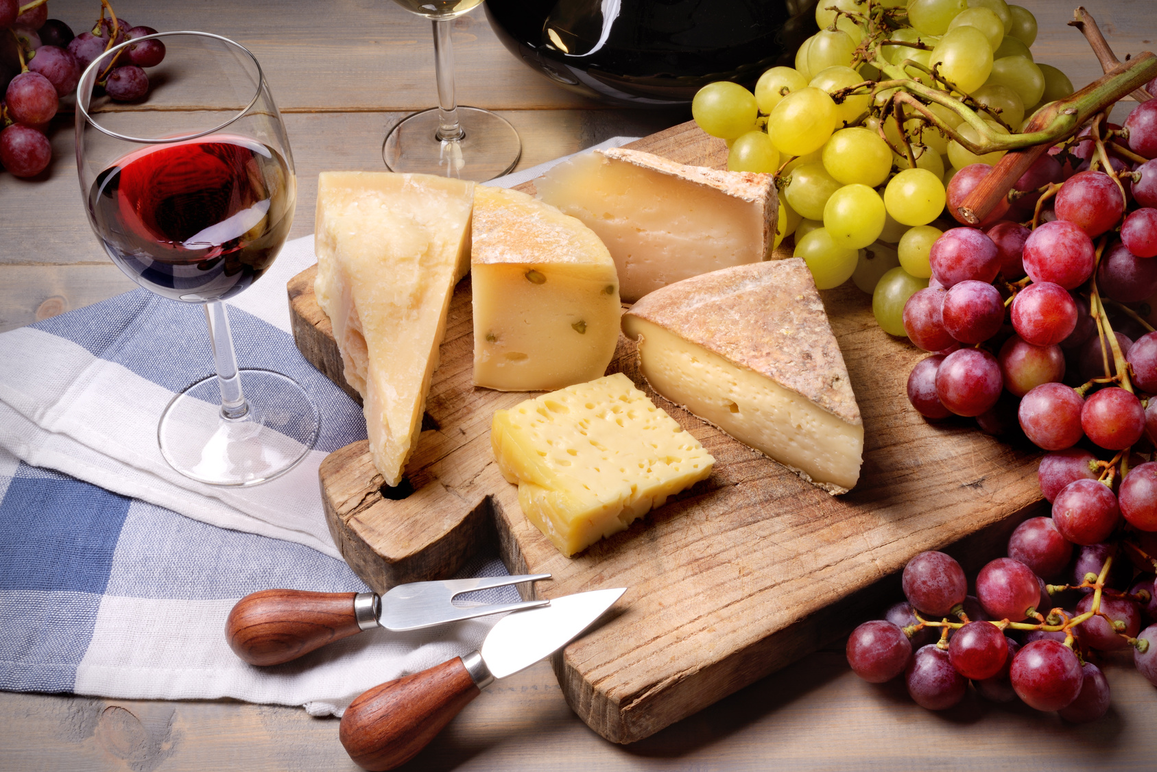 Red wine, grapes and cheese
