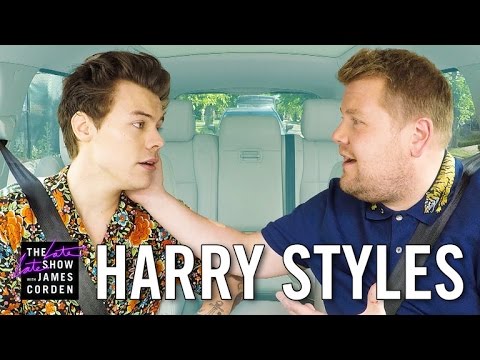 Harry Styles imitoi Julia Robertsia ja Kate Winsletiä Carpool Karaokessa – katso hulvaton video