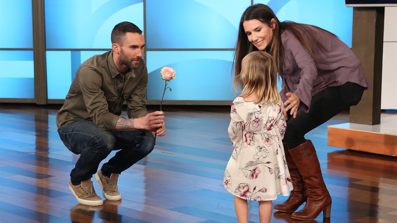 Hellyyttävä video: Adam Levine tapasi pikkutytön, jonka reaktio Levinen naimisissa oloon synnytti viraalivideon