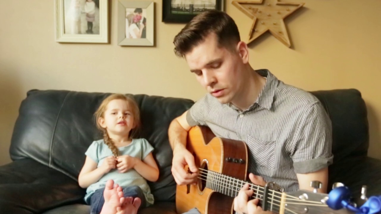Isä ja 4-vuotias esittävät duettona rakastetusta animaatiosta tutun kappaleen – katso suloinen viedo