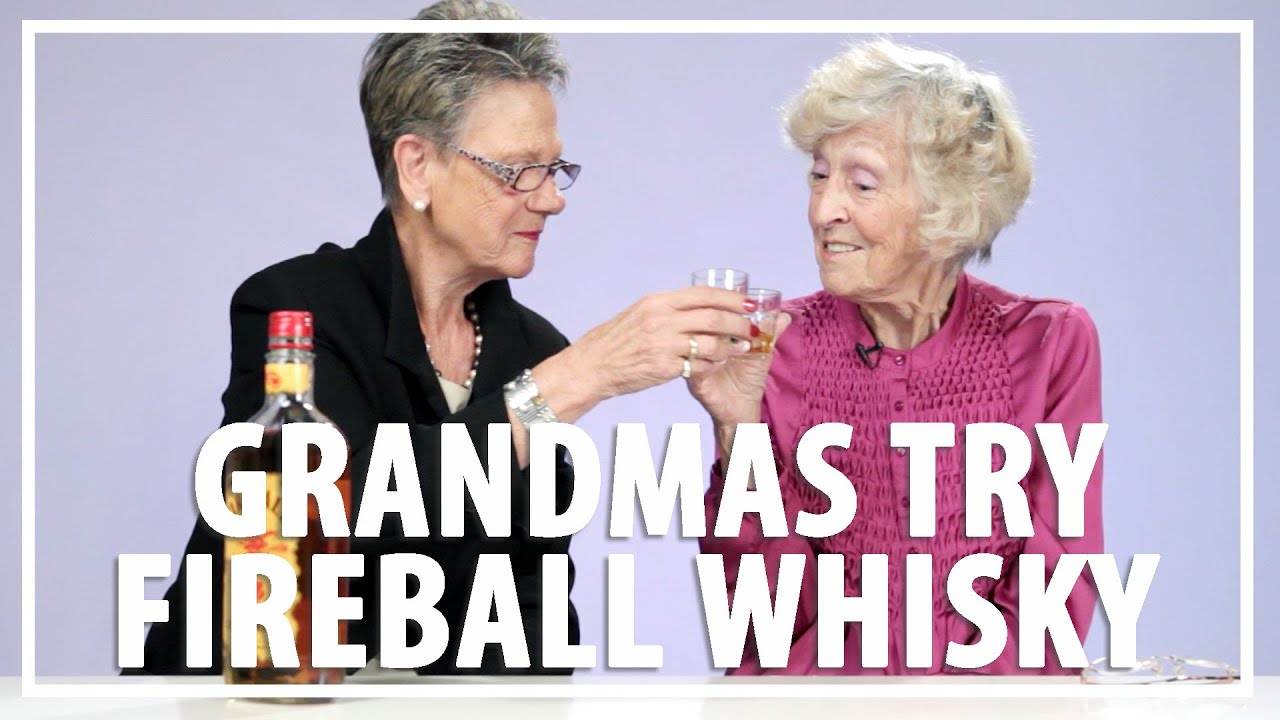 Mummot maistoivat viskistä tehtyä likööriä ensimmäistä kertaa – katso reaktiot videolta