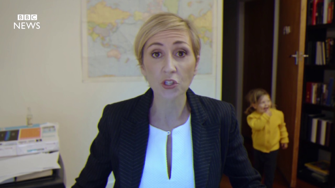 Näin äiti reagoisi, jos lapset keskeyttäisivät suoran tv-haastattelun – parodiavideo leviää netissä