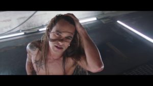 Pete Parkkosen seksiä tihkuva musiikkivideo puhuttaa – videolta ei paljasta pintaa puutu