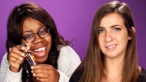 Tällaisia outoja asioita naiset säilövät käsilaukuissaan – katso video