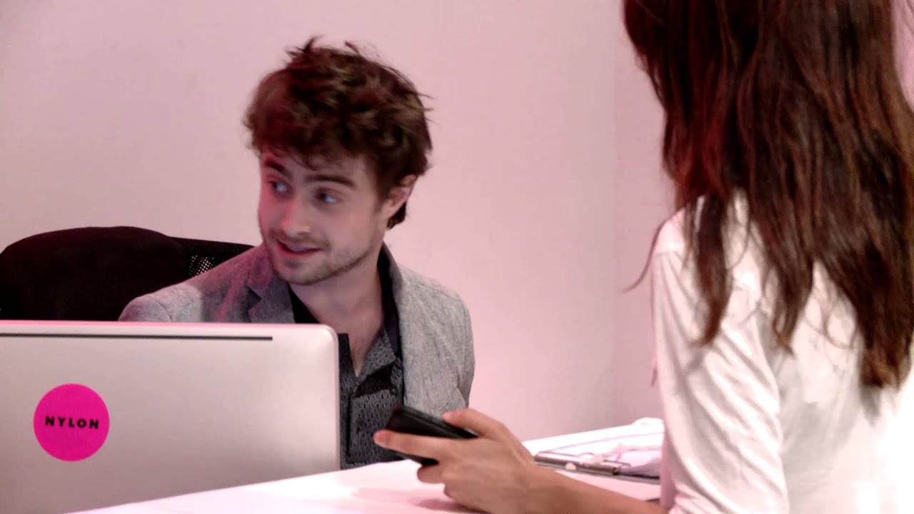 Video: Daniel Radcliffe vastaanottovirkailijana