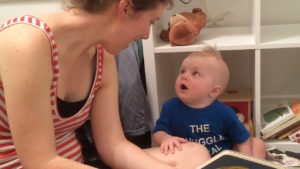 Video: Kirjan loppuminen saa tämän taaperon kyyneliin joka kerta