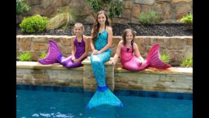 Video: Oikeat merenneidot viettävät päivää uima-altaalla