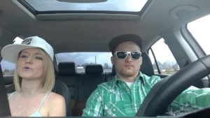 Viraalihitti: Tulevat vanhemmat kertoivat raskaudesta tehden omat sanat Bel-Airin prinssi -sarjan tunnusmusiikkiin