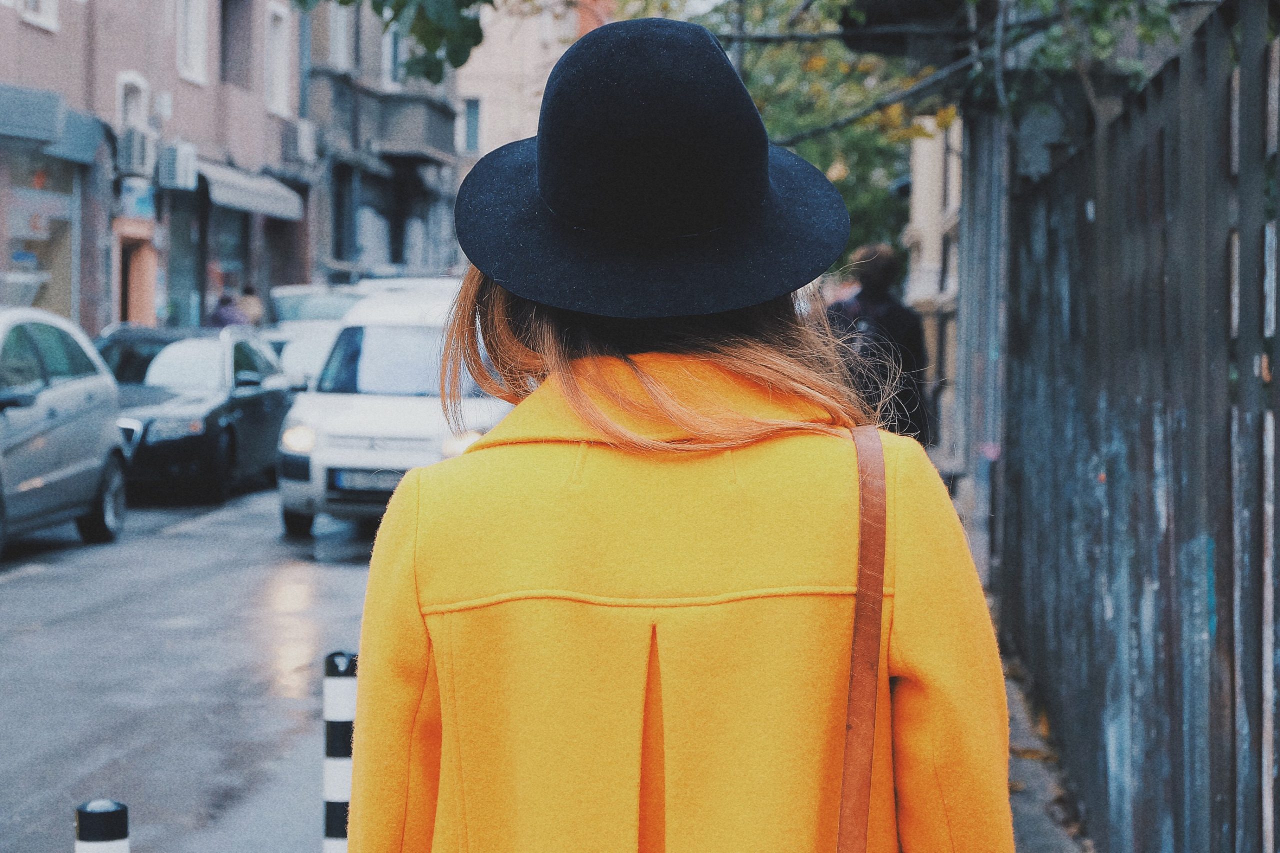 walking-person-woman-road-street-city-722197-pxhere.com