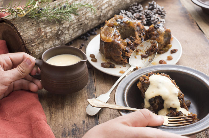 serving_christmas_pudding_custard.preview