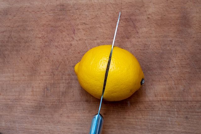 cutting-lemon-5076730_640