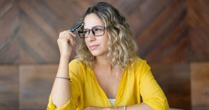 Puhutko itseksesi? Psykologi selittää, miksi tapa voi olla yllättävän hyödyllinen miettia