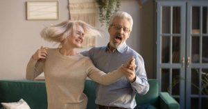 pariskunta-pitaa-hauskaa