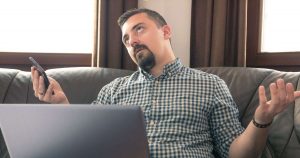 mies-pyorittaa-silmiaan